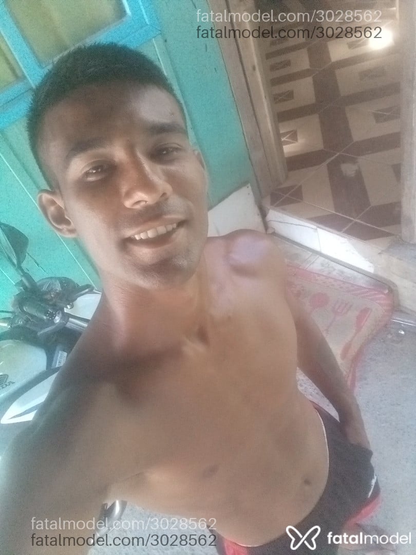 Acompanhante homem morena (o) de olhos castanhos em Itajaí - Gabriel