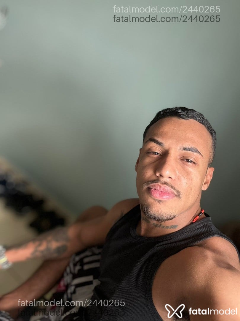 Acompanhante homem morena (o) de olhos castanhos em Almirante Tamandaré - Bryan