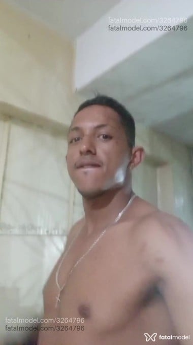 Acompanhante homem com cabelo castanho de olhos pretos - Matheus Wisney Acompanhante homem com cabelo castanho de olhos pretos - Matheus Wisney