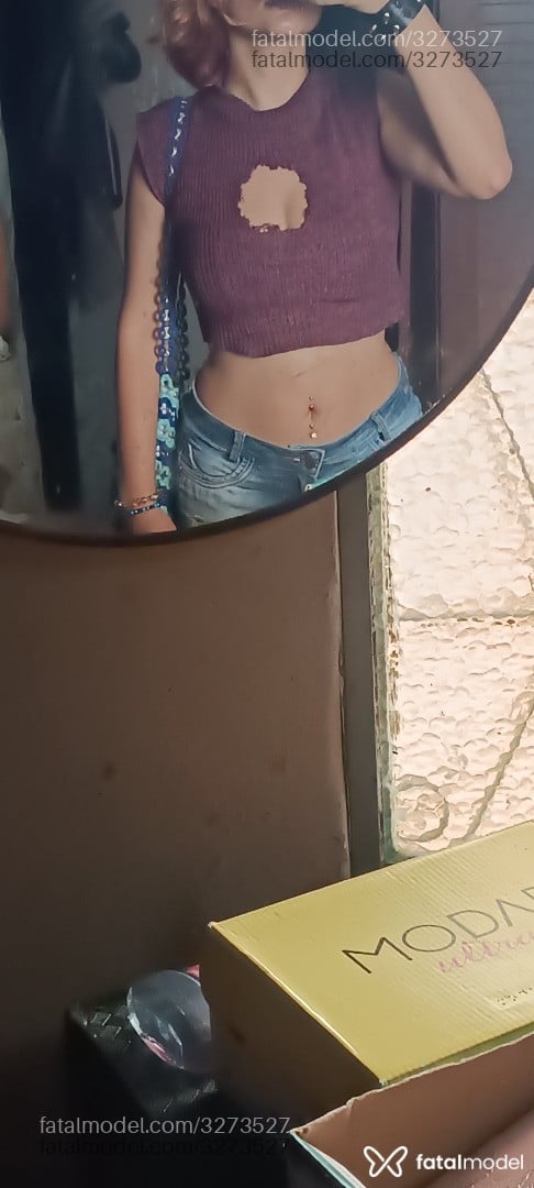 Acompanhante mulher com cabelo colorido de olhos castanhos em Virtual Acompanhante mulher com cabelo colorido de olhos castanhos em Virtual - Medusa