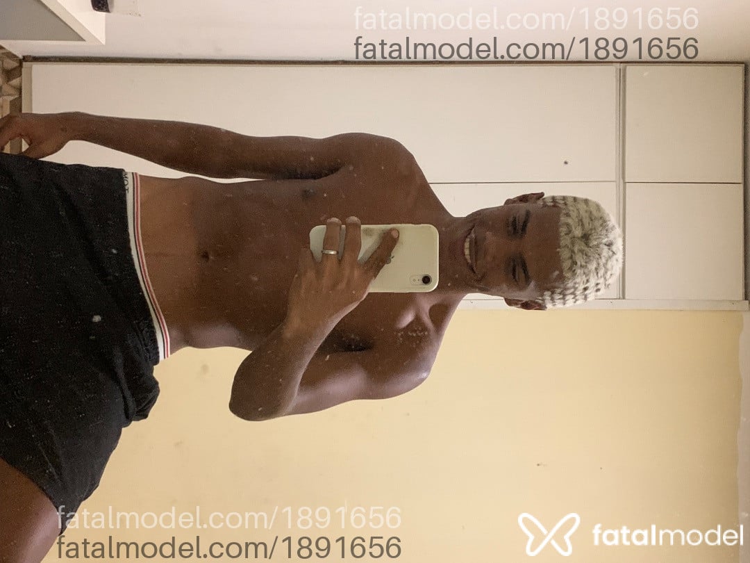 Acompanhante homem com cabelo castanho de olhos castanhos - Pablo
