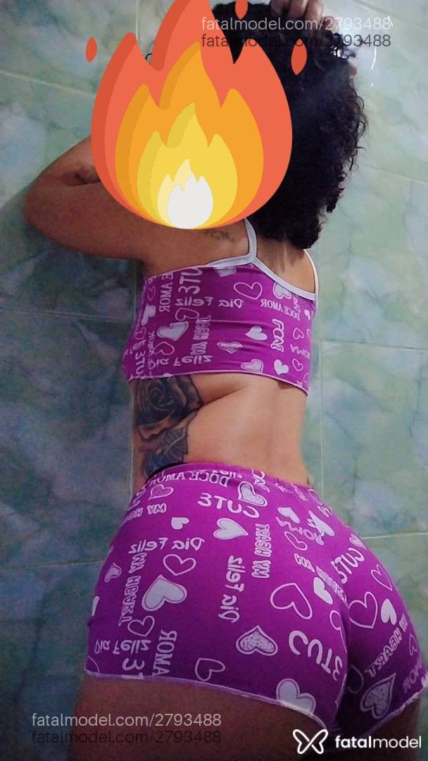 Acompanhante mulher morena (o) de olhos pretos - Moranguinha