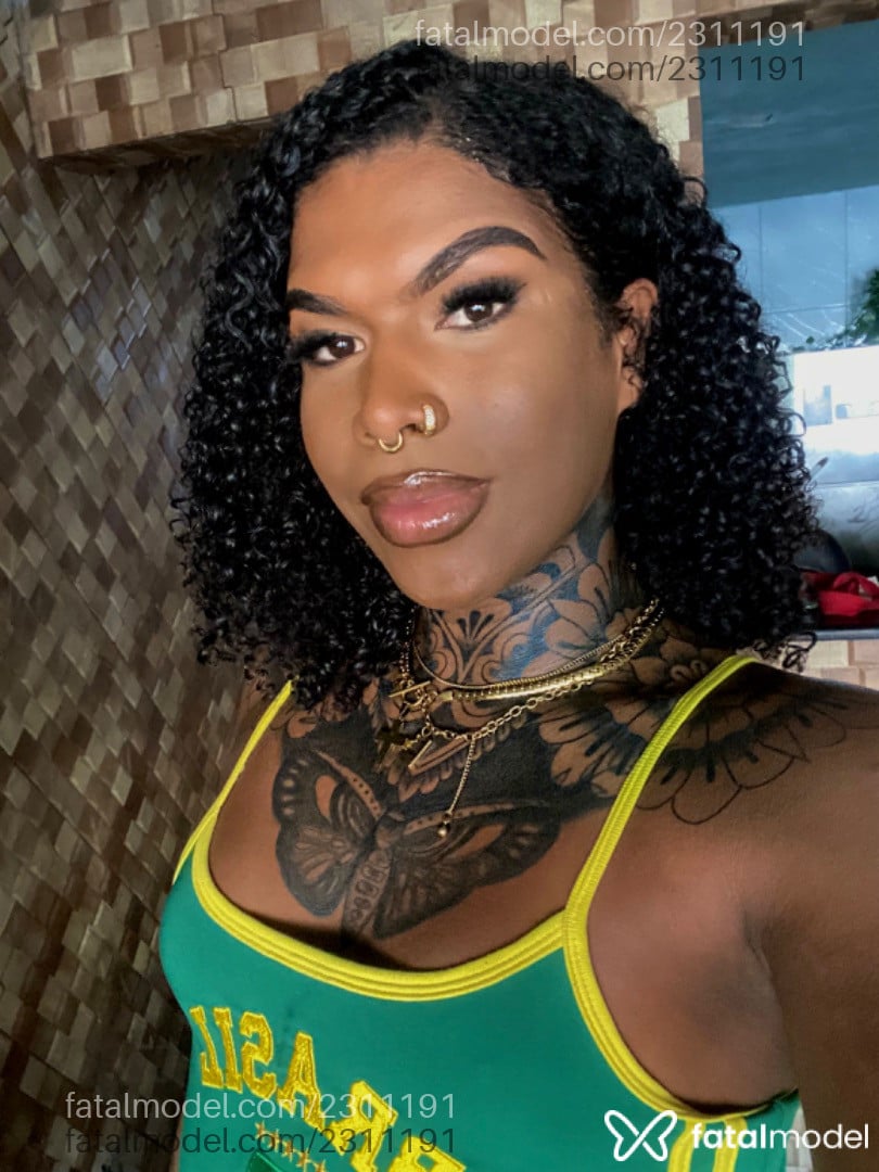 Acompanhante mulher trans com cabelo castanho de olhos castanhos em Nova Iguaçu - Ayla Marinho