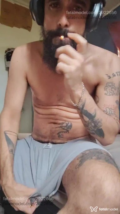 Acompanhante homem morena (o) de olhos castanhos em Virtual - Oopróprio