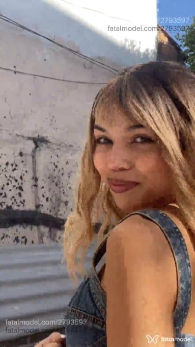 Acompanhante mulher com cabelo castanho de olhos mel em Virtual - Alisse Garcia