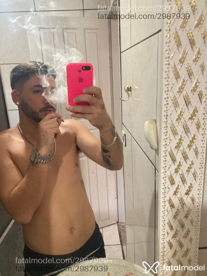 Acompanhante homem com cabelo castanho de olhos castanhos - João Netto Acompanhante homem com cabelo castanho de olhos castanhos - João Netto