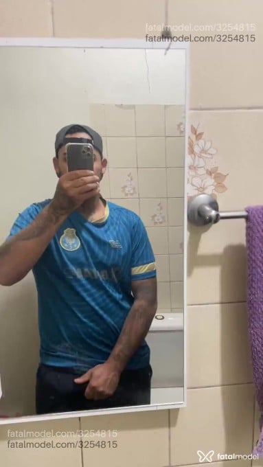 Acompanhante homem com cabelo castanho de olhos castanhos - Adriangb Acompanhante homem com cabelo castanho de olhos castanhos - Adriangb