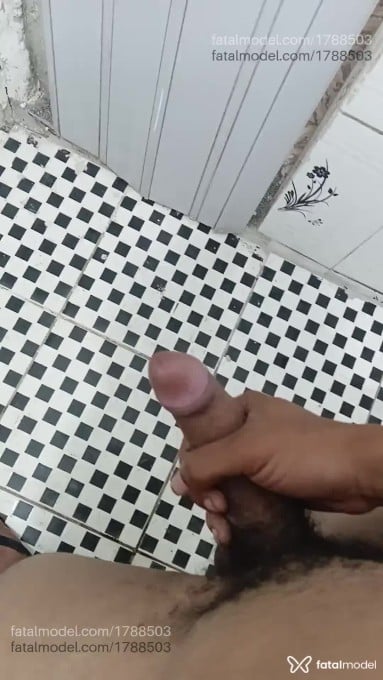 Acompanhante homem morena (o) de olhos castanhos - Leandro