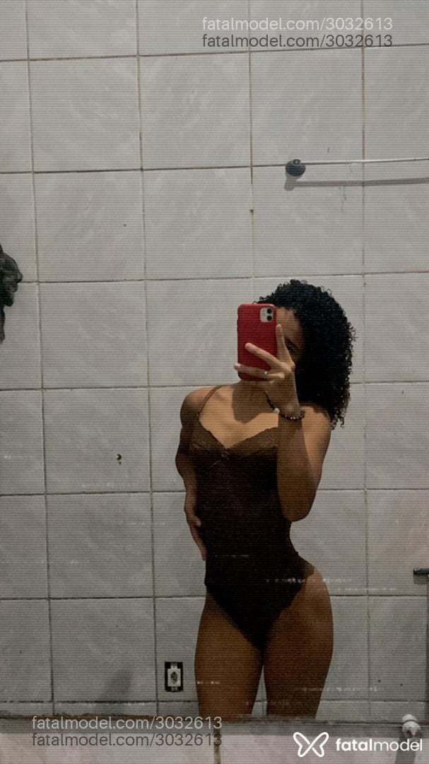 Acompanhante mulher morena (o) de olhos pretos em Virtual - Sofia