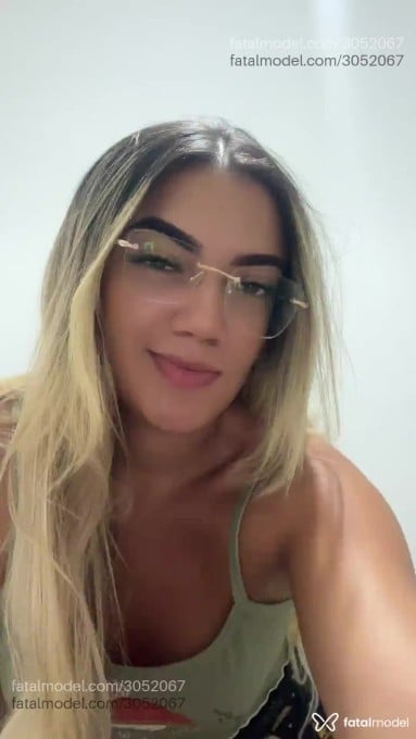 Acompanhante mulher loira (o) de olhos castanhos - Alicia Andrade Acompanhante mulher loira (o) de olhos castanhos - Alicia Andrade