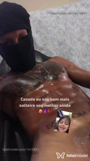 Acompanhante homem com cabelo colorido de olhos mel - Santos Acompanhante homem com cabelo colorido de olhos mel - Santos