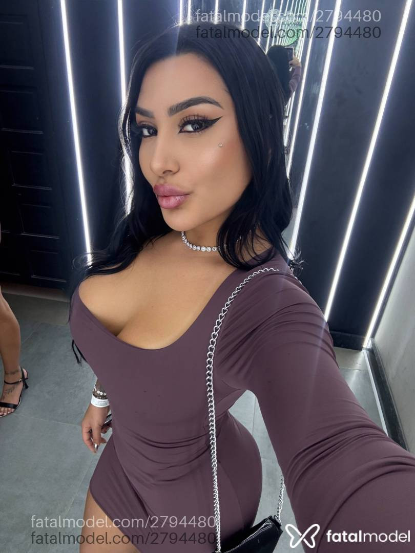 Acompanhante mulher morena (o) de olhos castanhos em Itapema - Raiane Silva