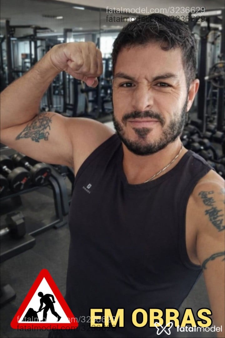 Acompanhante homem morena (o) de olhos castanhos - Romannvs