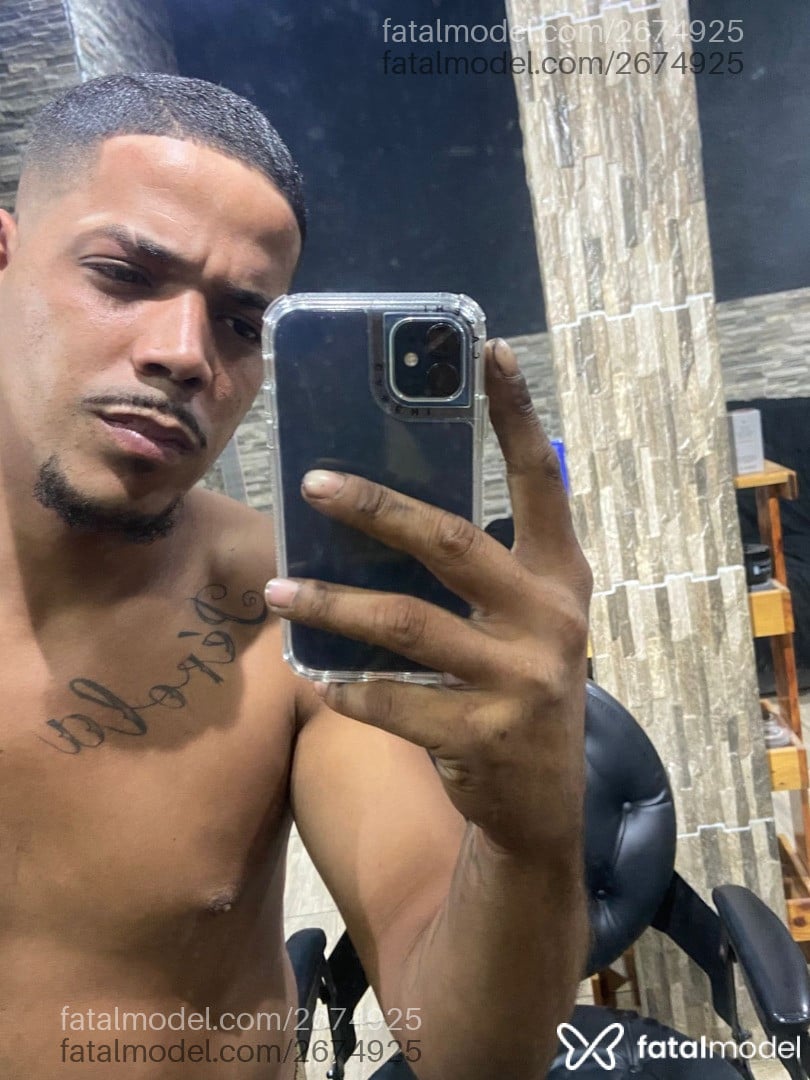 Acompanhante homem morena (o) de olhos castanhos em Magé - Lorran