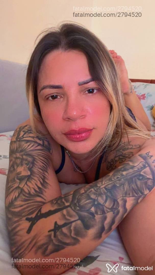 Acompanhante mulher loira (o) de olhos castanhos - Mile