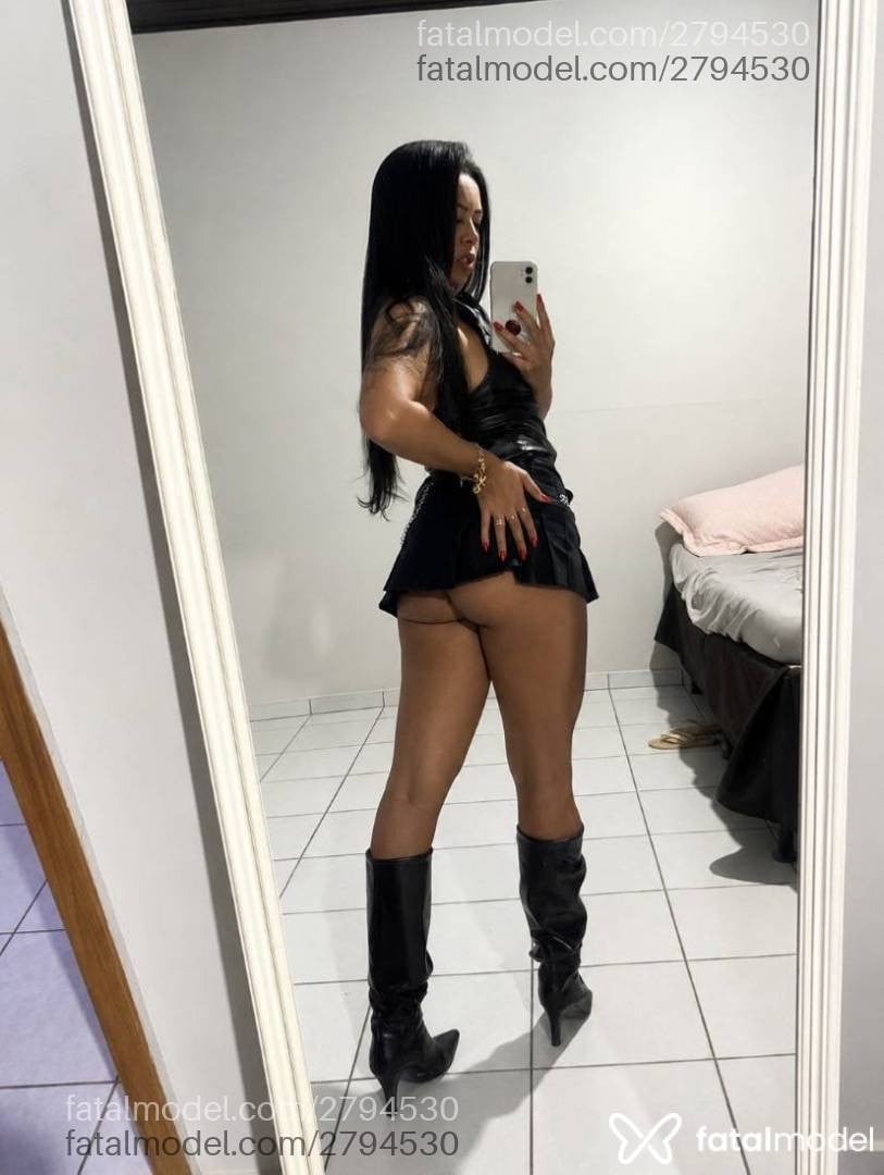 Acompanhante mulher morena (o) de olhos castanhos - Morena