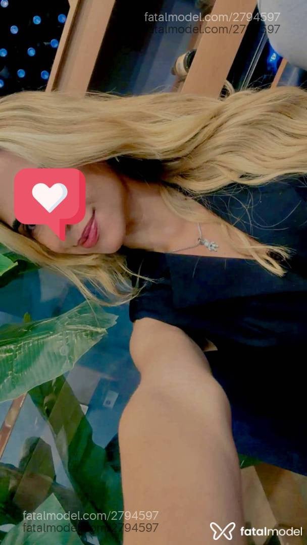 Acompanhante mulher loira (o) de olhos castanhos - Vanessa