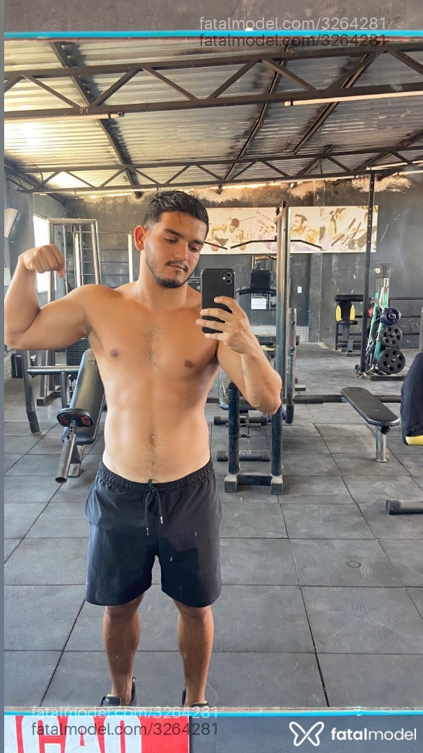 Acompanhante homem com cabelo castanho de olhos pretos em Fortaleza - Pedro