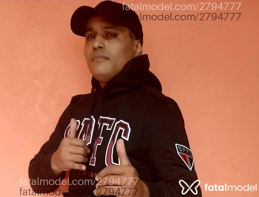 Acompanhante homem com cabelo castanho de olhos castanhos - Derik Acompanhante homem com cabelo castanho de olhos castanhos - Derik