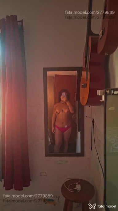 Acompanhante mulher trans ruiva (o) de olhos castanhos em Duque de Caxias Acompanhante mulher trans ruiva (o) de olhos castanhos em Duque de Caxias - Isadora
