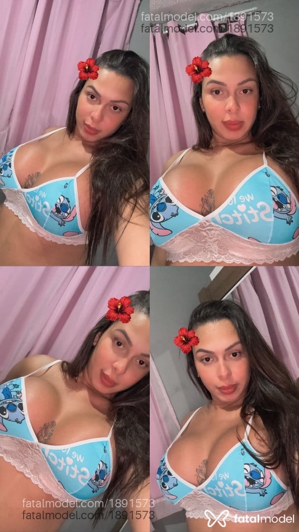 Acompanhante mulher trans com cabelo castanho de olhos castanhos em Maricá - Rhay Belle