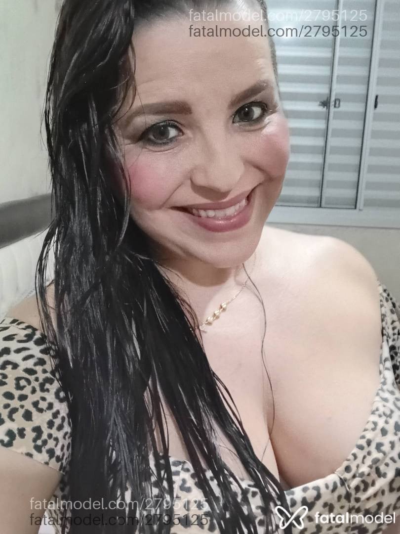 Acompanhante mulher morena (o) de olhos mel - Shelzinha