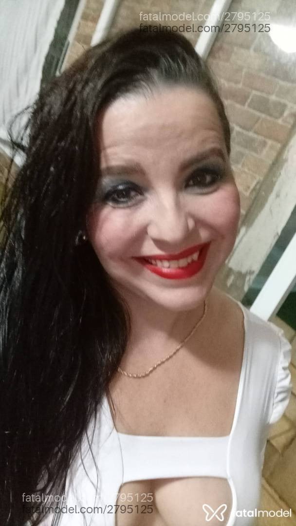 Acompanhante mulher morena (o) de olhos mel - Shelzinha