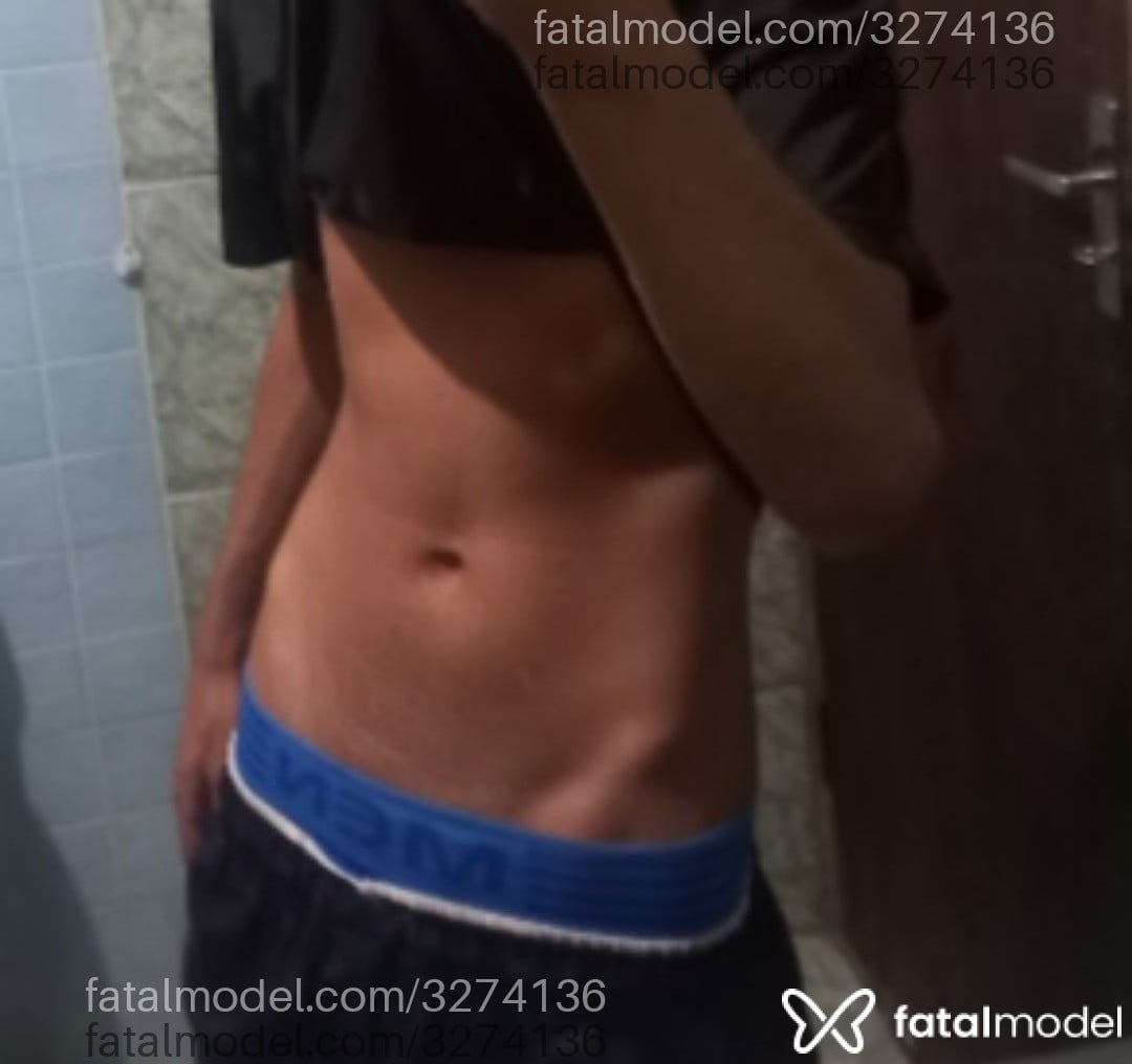 Acompanhante homem morena (o) de olhos pretos - Jhony Acompanhante homem morena (o) de olhos pretos - Jhony