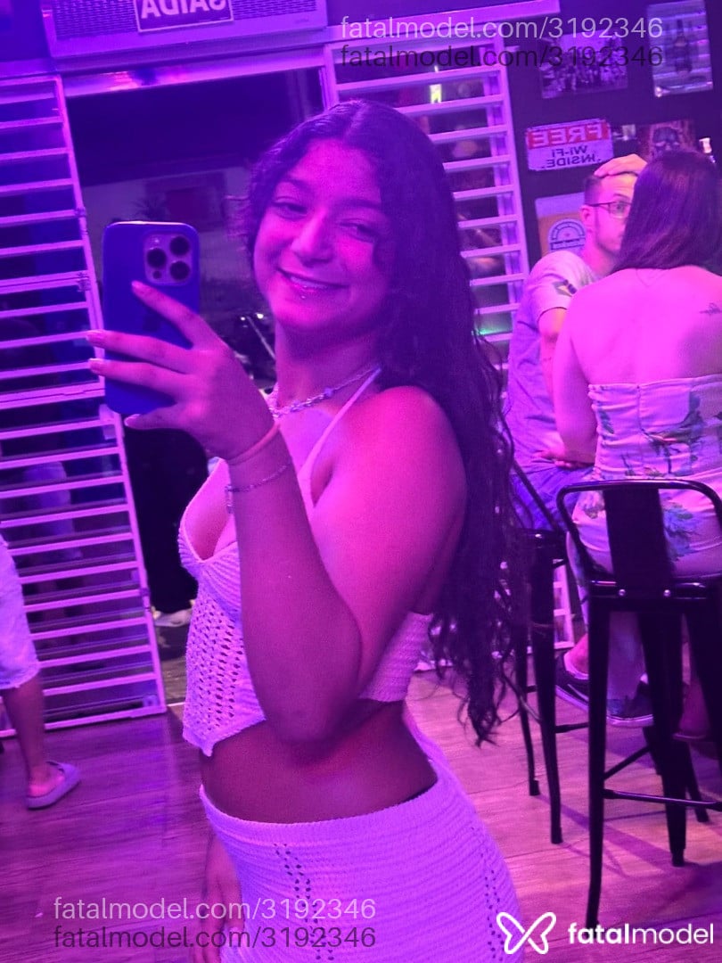 Acompanhante mulher morena (o) de olhos castanhos - Maya Acompanhante mulher morena (o) de olhos castanhos - Maya