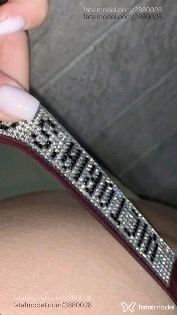 Acompanhante mulher morena (o) de olhos mel em Virtual - Maxiny