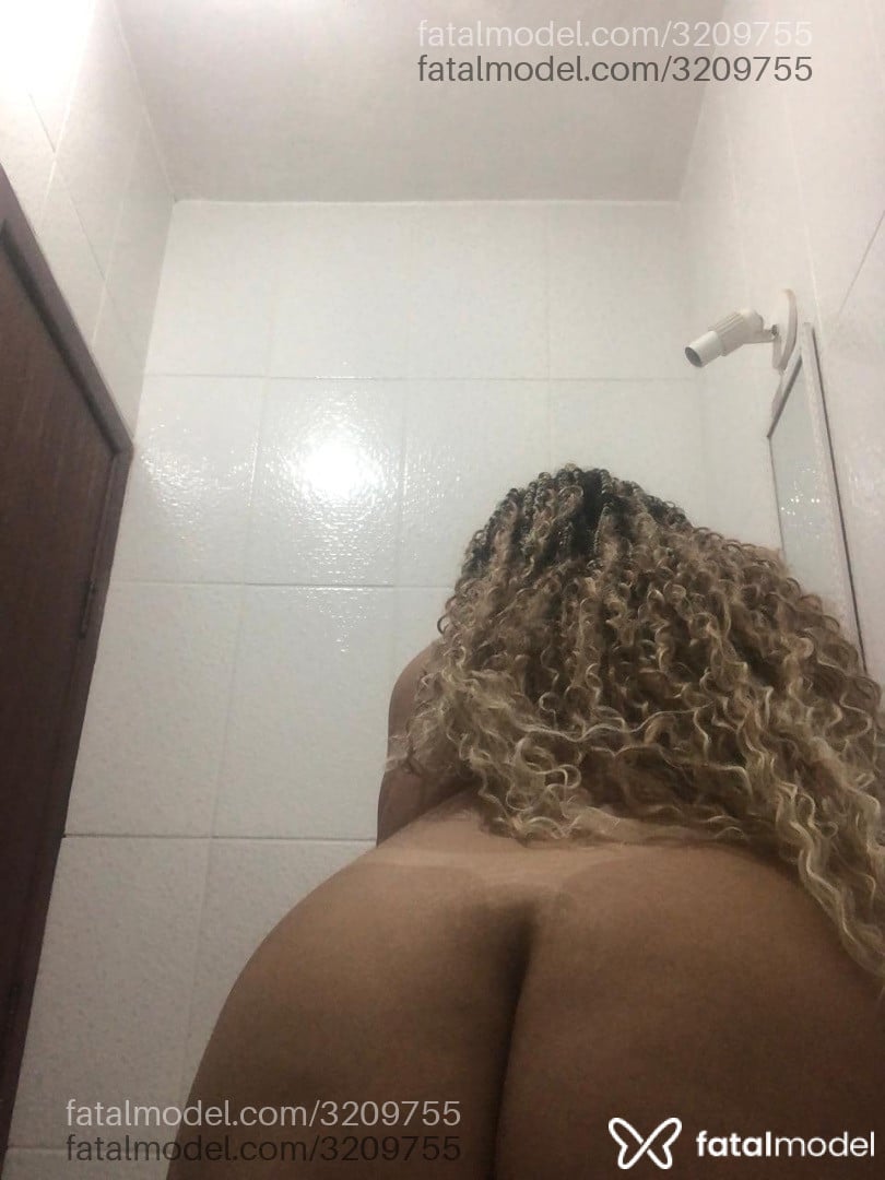 Acompanhante mulher morena (o) de olhos castanhos em Rio das Ostras - Vitória