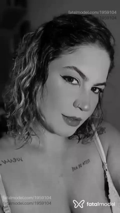 Acompanhante mulher loira (o) de olhos castanhos em Virtual - Bruna Royale