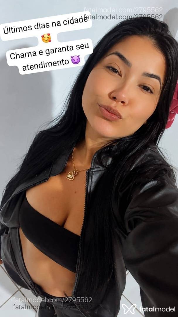 Acompanhante mulher morena (o) de olhos pretos - Evelyn