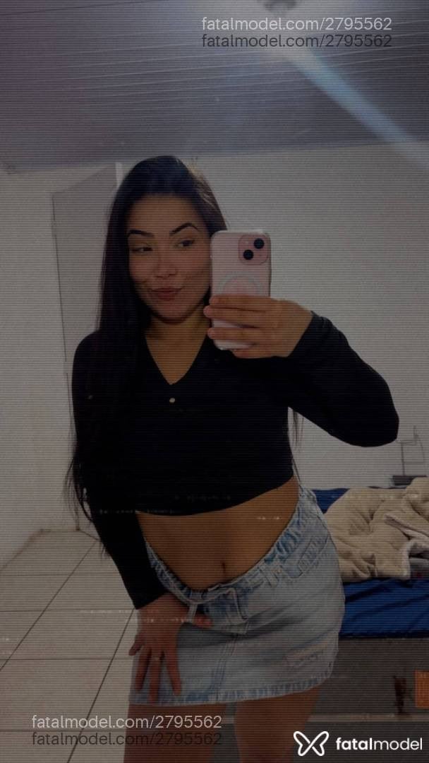 Acompanhante mulher morena (o) de olhos pretos - Evelyn