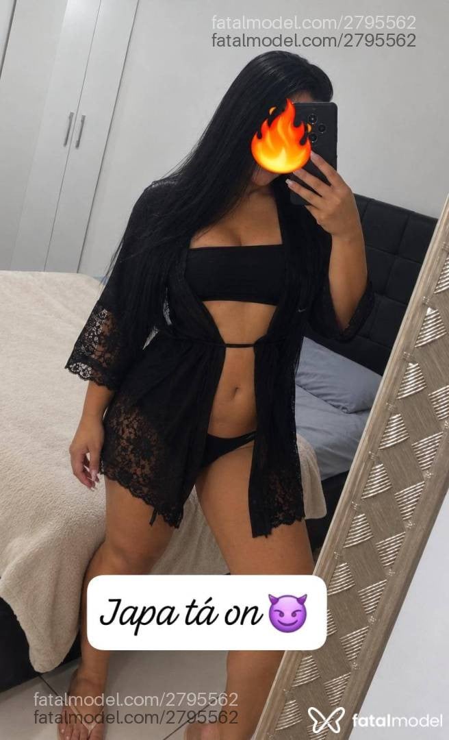 Acompanhante mulher morena (o) de olhos pretos - Evelyn