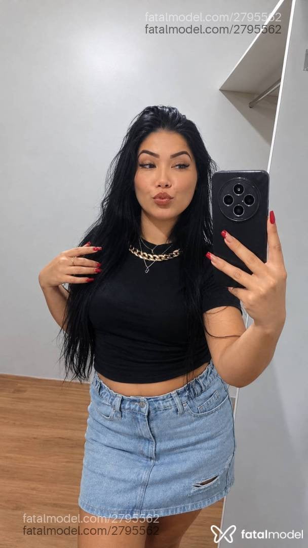 Acompanhante mulher morena (o) de olhos pretos - Evelyn