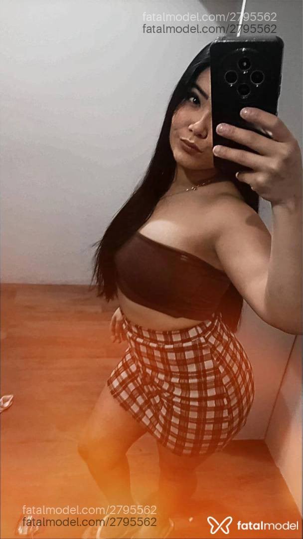 Acompanhante mulher morena (o) de olhos pretos - Evelyn