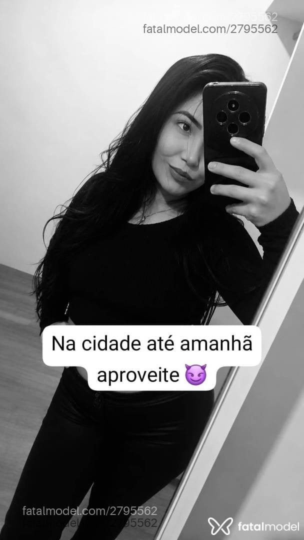 Acompanhante mulher morena (o) de olhos pretos - Evelyn