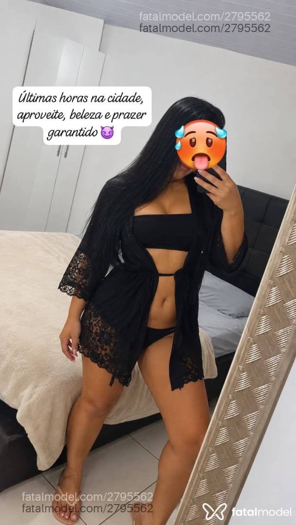 Acompanhante mulher morena (o) de olhos pretos - Evelyn