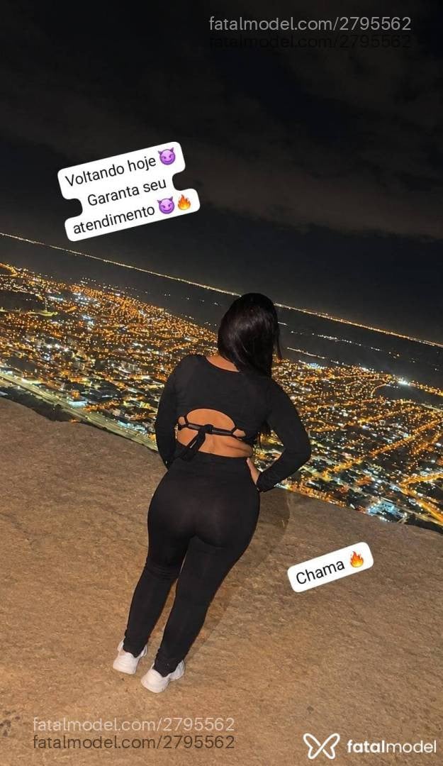 Acompanhante mulher morena (o) de olhos pretos - Evelyn