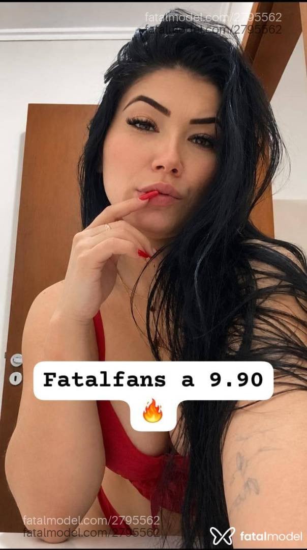 Acompanhante mulher morena (o) de olhos pretos - Evelyn