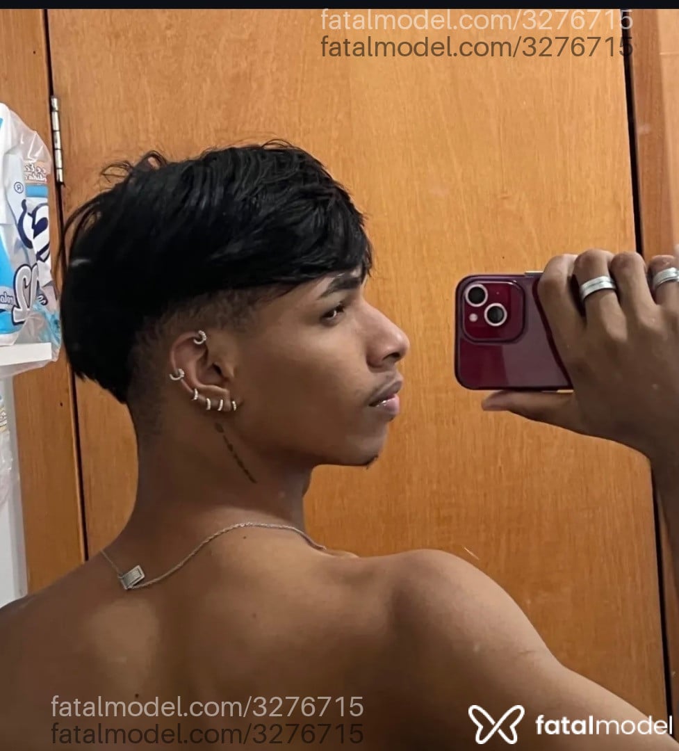 Acompanhante homem morena (o) de olhos pretos - Davii Acompanhante homem morena (o) de olhos pretos - Davii