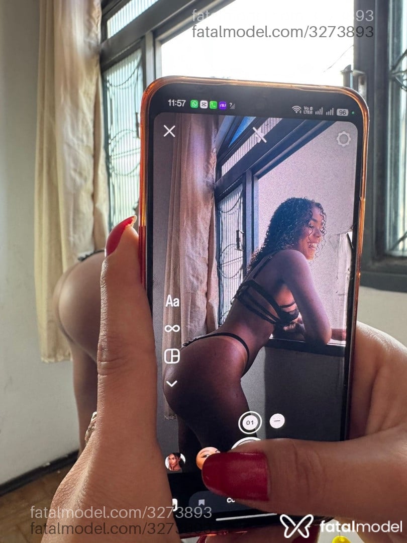 Acompanhante mulher com cabelo castanho de olhos castanhos em Pouso Alegre - Luíza Bombon