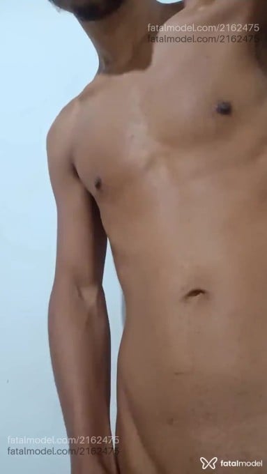 Acompanhante homem morena (o) de olhos pretos em Virtual - Junior