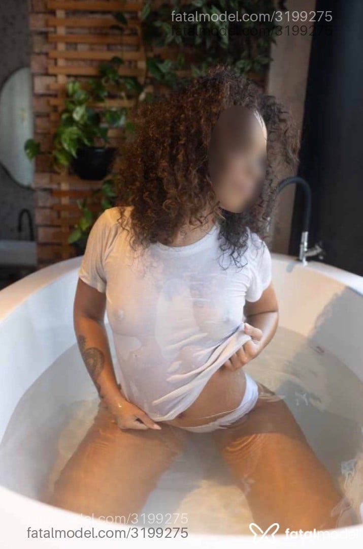 Acompanhante mulher morena (o) de olhos castanhos - Vitória Lopez Acompanhante mulher morena (o) de olhos castanhos - Vitória Lopez