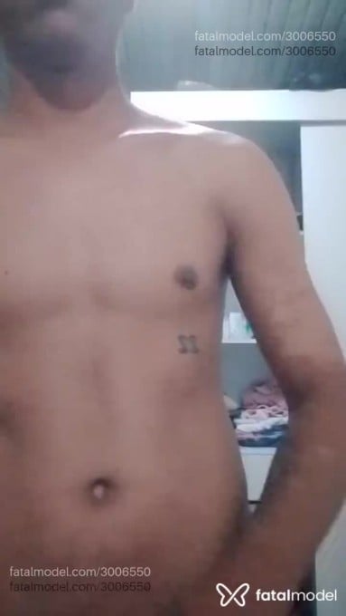 Acompanhante homem com cabelo castanho de olhos castanhos em Balneário Gaivota - Jhonny