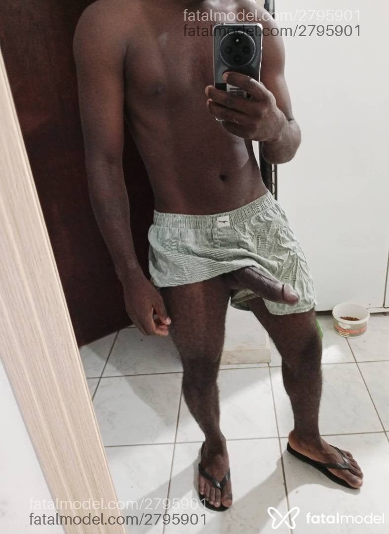 Acompanhante homem morena (o) de olhos pretos - Carlos