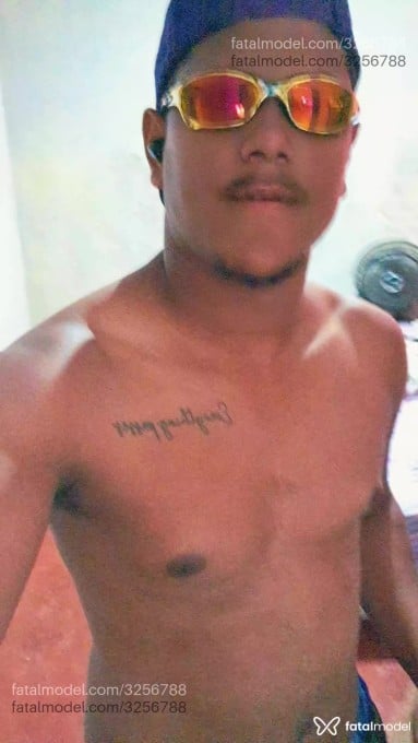 Acompanhante homem com cabelo castanho de olhos pretos em São José do Rio Preto Acompanhante homem com cabelo castanho de olhos pretos em São José do Rio Preto - Henrique Silva