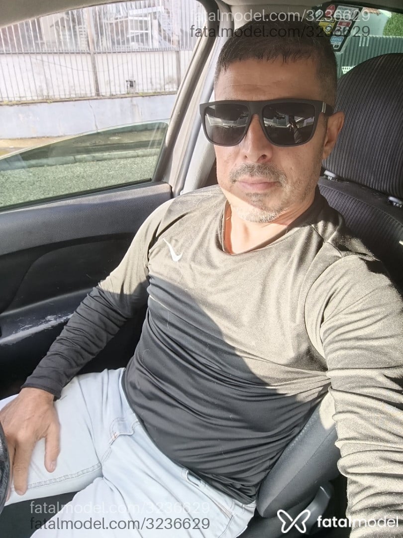 Acompanhante homem morena (o) de olhos castanhos - Romannvs