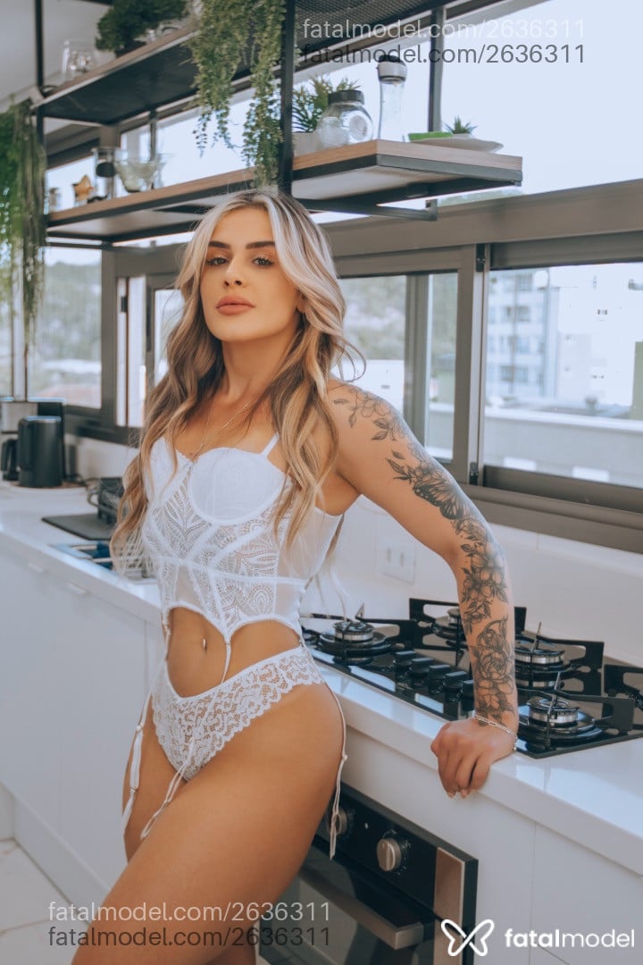 Acompanhante mulher loira (o) de olhos mel em Porto Alegre - Nina Mendes